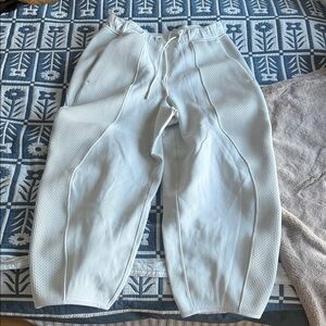 Lululemon Mixed Fabric Relaxed-Fit Tapered High-Rise Pant - medium